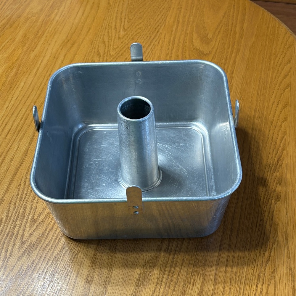 Vintage Mirro Aluminum Square Angel Food Cake Pan with Removable Tube - Silver